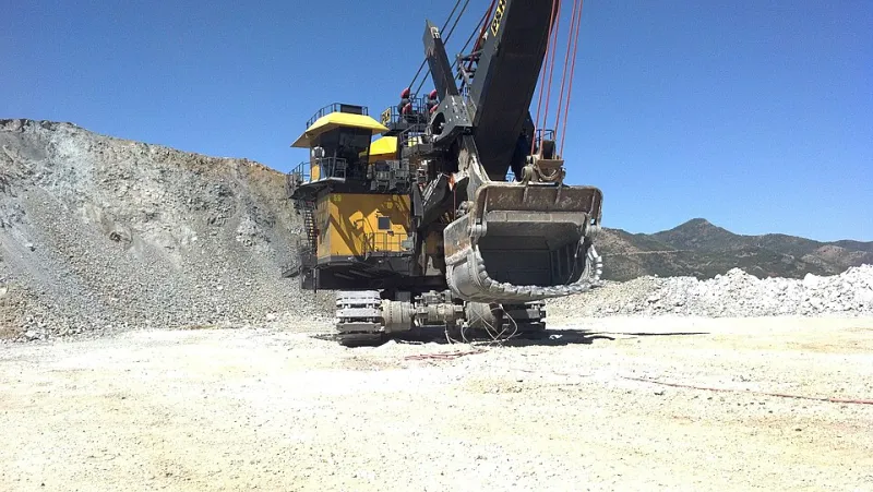 Silica, Dust, and the Fight for Uptime: Advanced Lubrication Strategies for Open-Pit Mining Environments